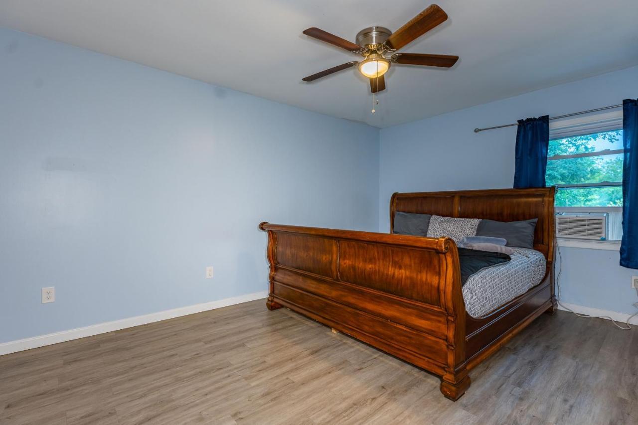 Poconos With Marshall's Creek Views - Nearby Ski, Huge Private 6 Bedroom Home! Сasa de vacaciones East Stroudsburg
