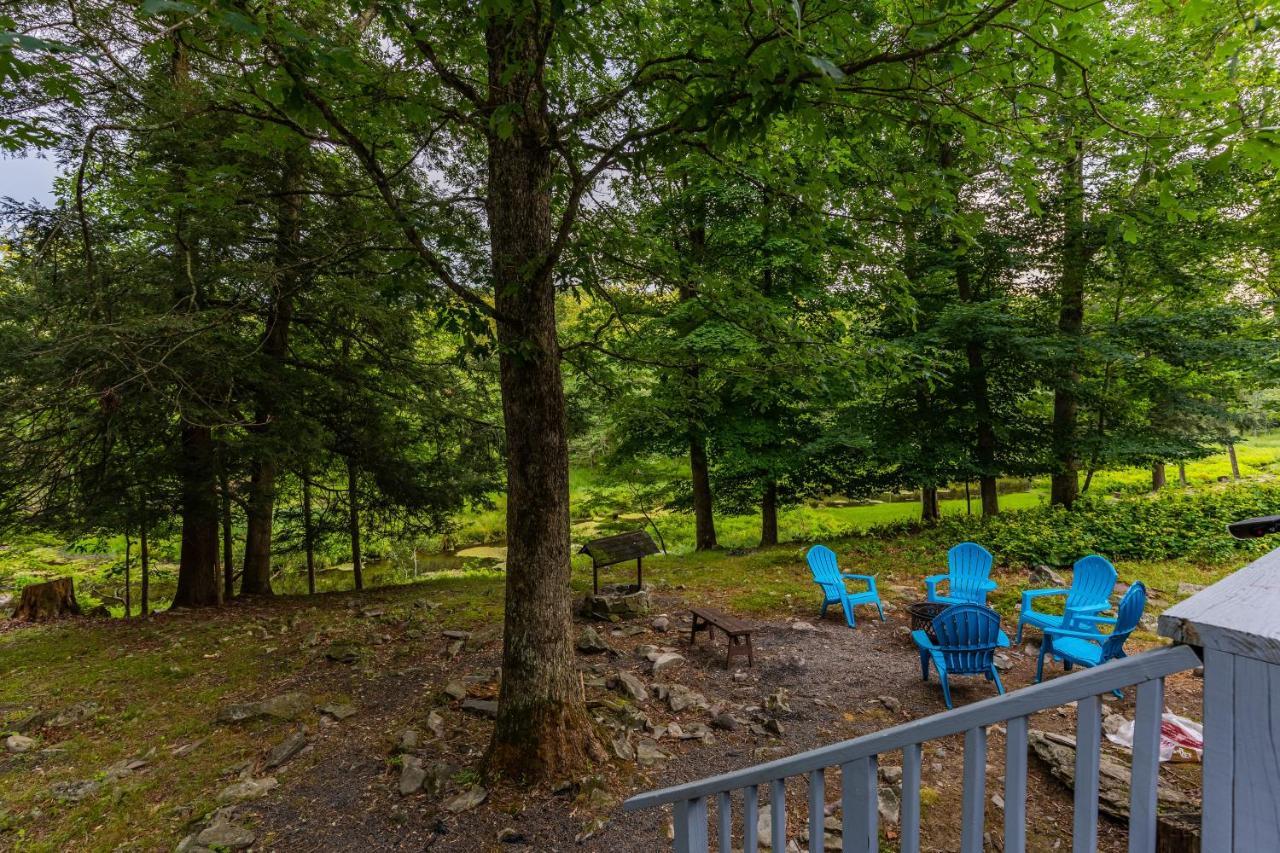 Poconos With Marshall's Creek Views - Nearby Ski, Huge Private 6 Bedroom Home! East Stroudsburg