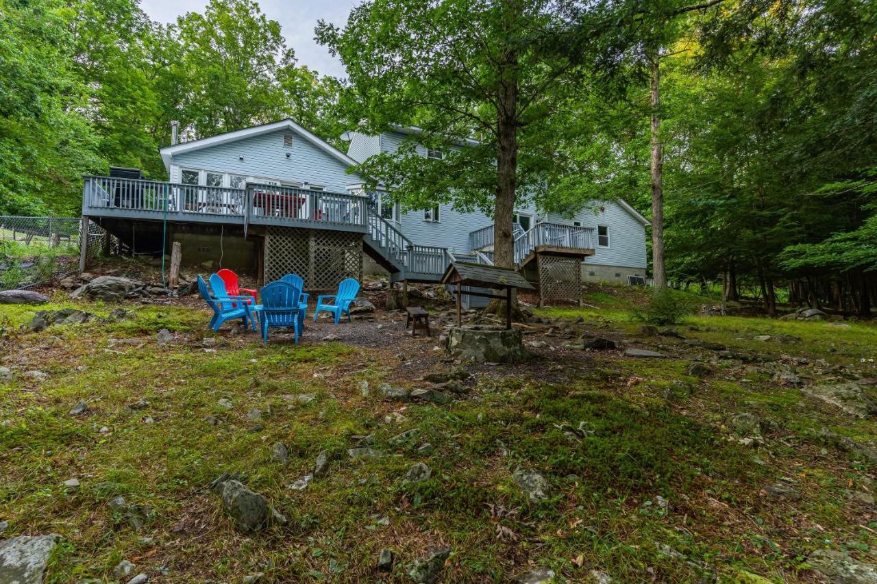 Сasa de vacaciones Poconos With Marshall's Creek Views - Nearby Ski, Huge Private 6 Bedroom Home!