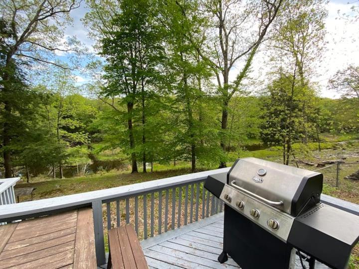 Сasa de vacaciones Poconos With Marshall's Creek Views - Nearby Ski, Huge Private 6 Bedroom Home! *