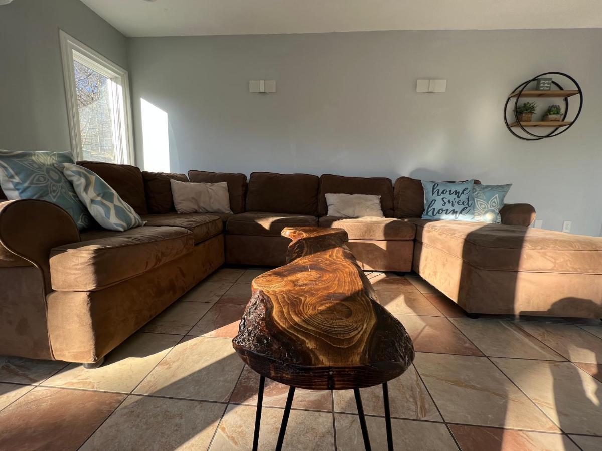 Сasa de vacaciones Poconos With Marshall's Creek Views - Nearby Ski, Huge Private 6 Bedroom Home! *