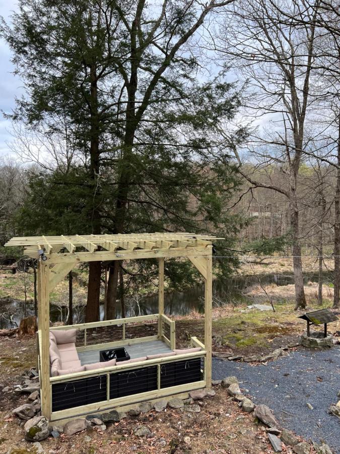 Poconos With Marshall's Creek Views - Nearby Ski, Huge Private 6 Bedroom Home! Сasa de vacaciones